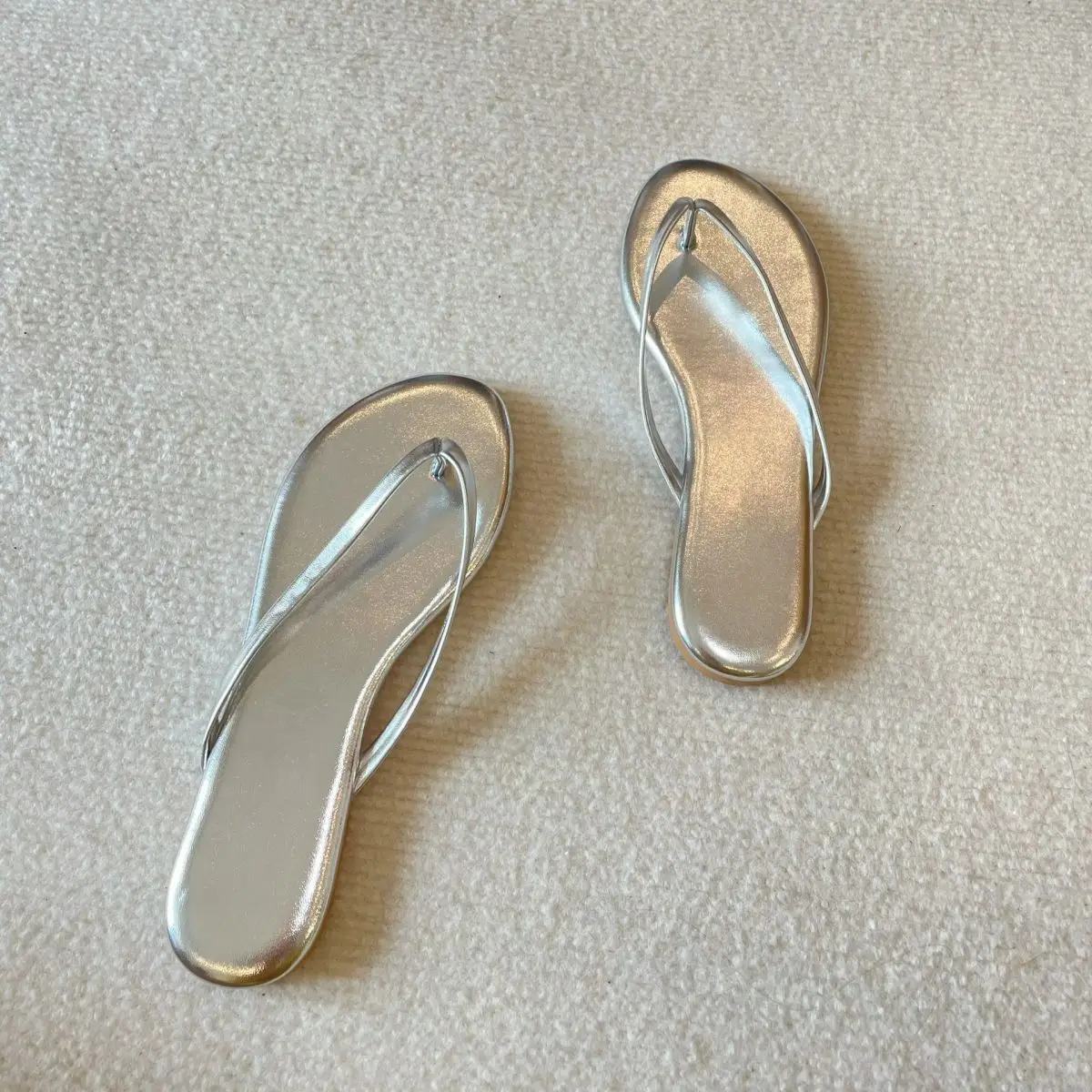 New Fashionable Women's Slips Minimal Solid Color Non Slip Flip Flops Casual Comfortable Soft Sole Outdoors Beach Sandals