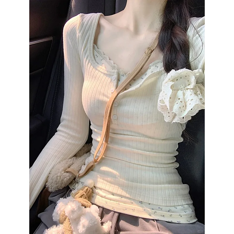 Blusa de dos piezas falsa con retazos florales y cuello en U de encaje, camiseta de manga larga ajustada y dulce picante para primavera