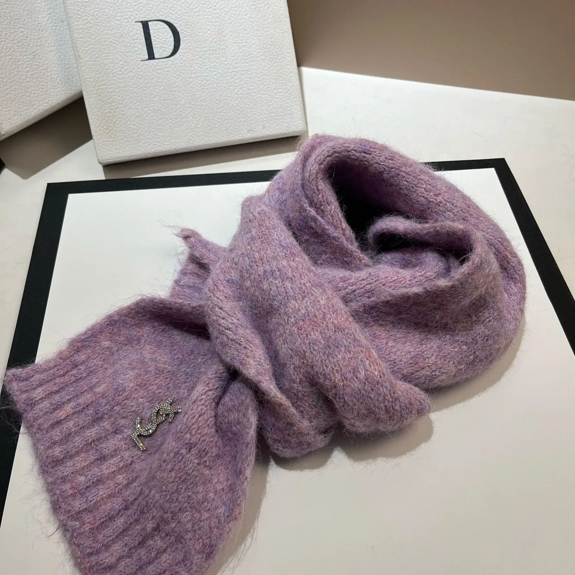 وشاح صوف الألبكة الجديد لعام 2025 للنساء - لفافة شتوية محبوكة ناعمة طويلة جدًا، وشاح مريح لإخفاء الوجه، شال سميك منقوش عصري