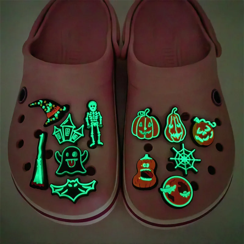 12 قطعة زينة أحذية عيد الميلاد الفلورسنت ملحقات PVC مكونات ذاتية الصنع إبرة التمساح فقاعة التزلج على الجليد حذاء الكرتون ديسمبر #5