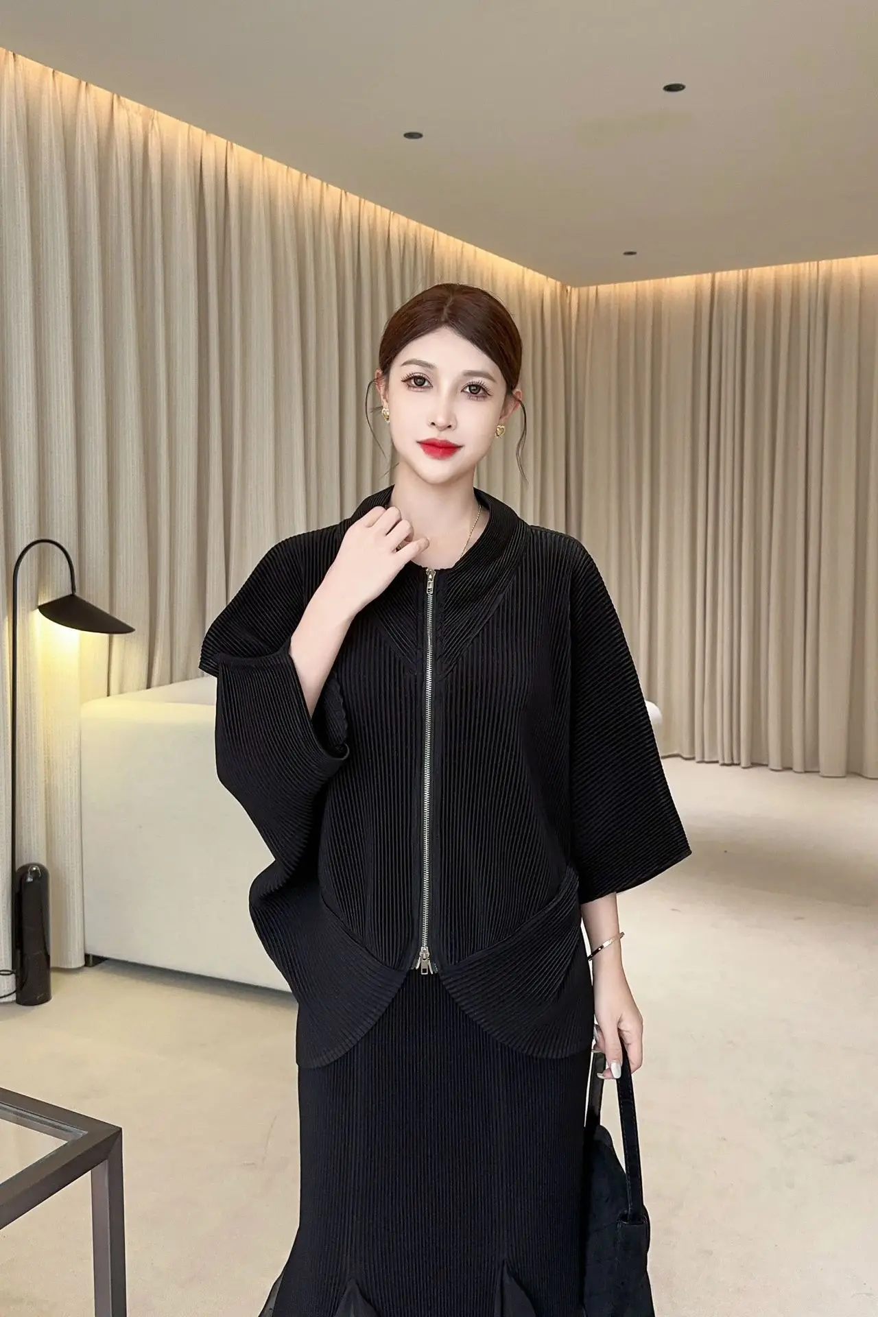 Miyake-chaquetas plisadas de manga tres cuartos para mujer, abrigos negros informales holgados con doble cremallera, novedad de otoño