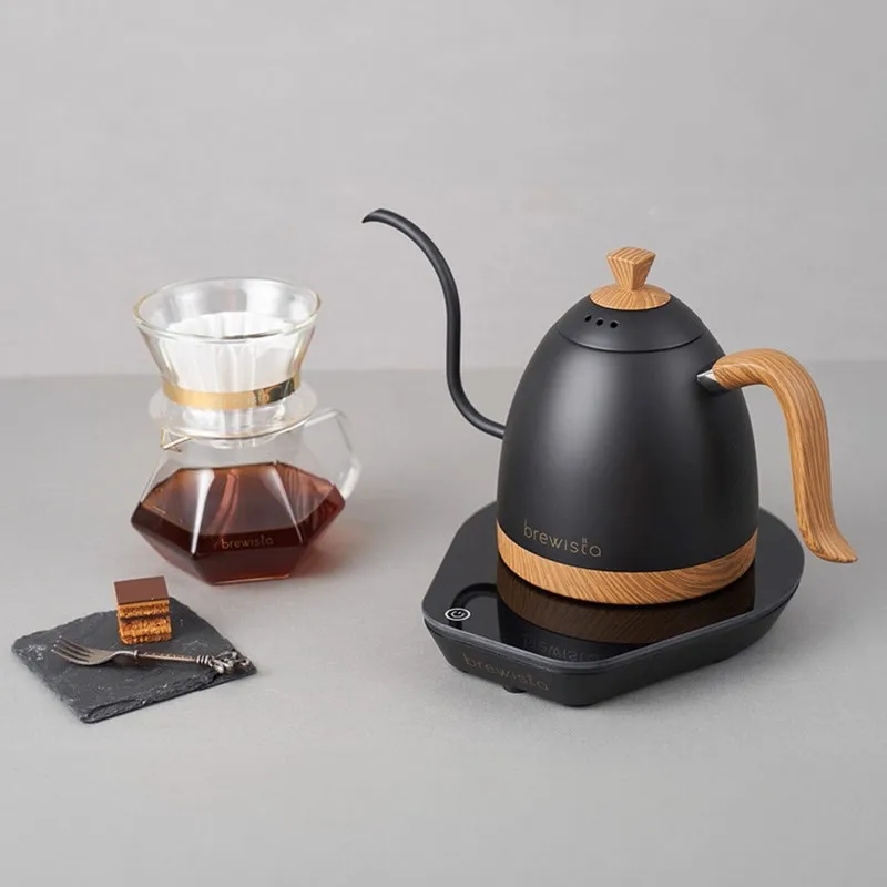 Chaleira Brewista em uso no preparo artesanal de café, valorizando o ritual