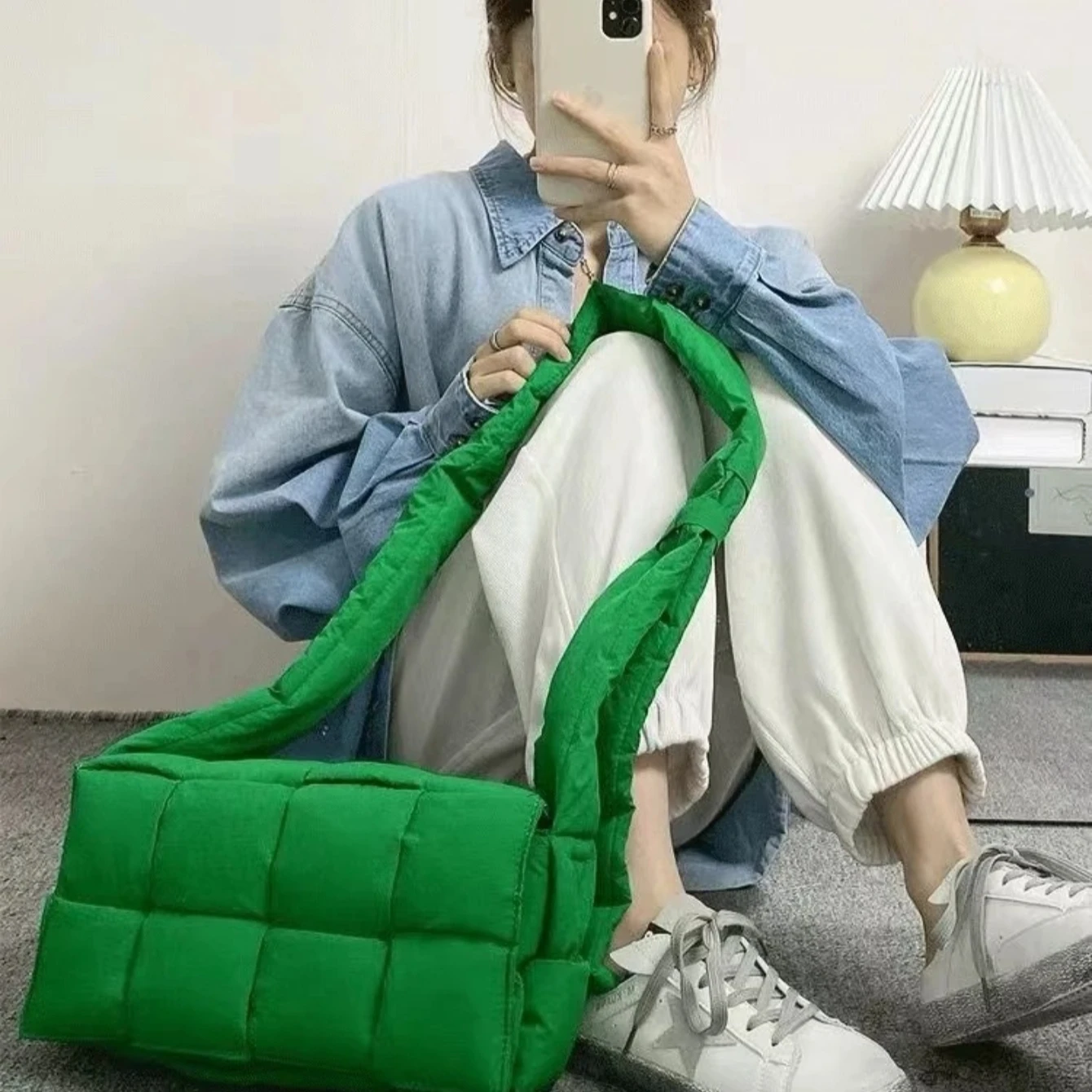 

Hot-selling woven down quilted handbag, luxury crossbody bag, designer quilted woven large tote bag, women's shoulder bag.