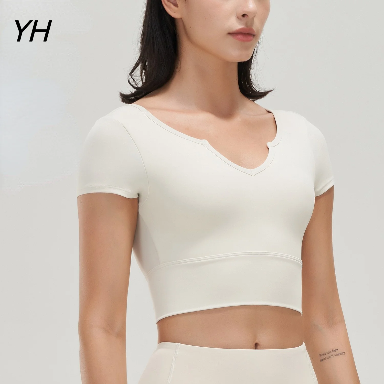 2023New Yoga Clothes Women Tights Sports Tops Short Sleeved Running Slim V-Neck Vest Fitness Workout Crop Top With Chest Pad