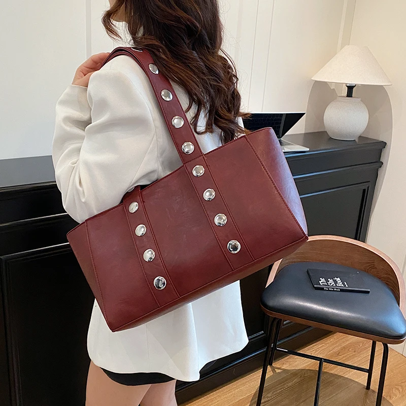 

Women Leather Luxury Classic Shoulder Bag Stylish Designer Fashion Tote Handbag For City Everyday Dressing