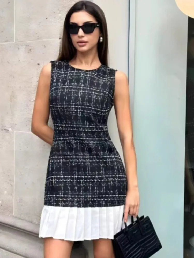 

New Spring Cute Style Fresh And Sweet Women's Commuting Dress Fashionable Simple Round-neck Sleeveless High-waisted Plaid Dress