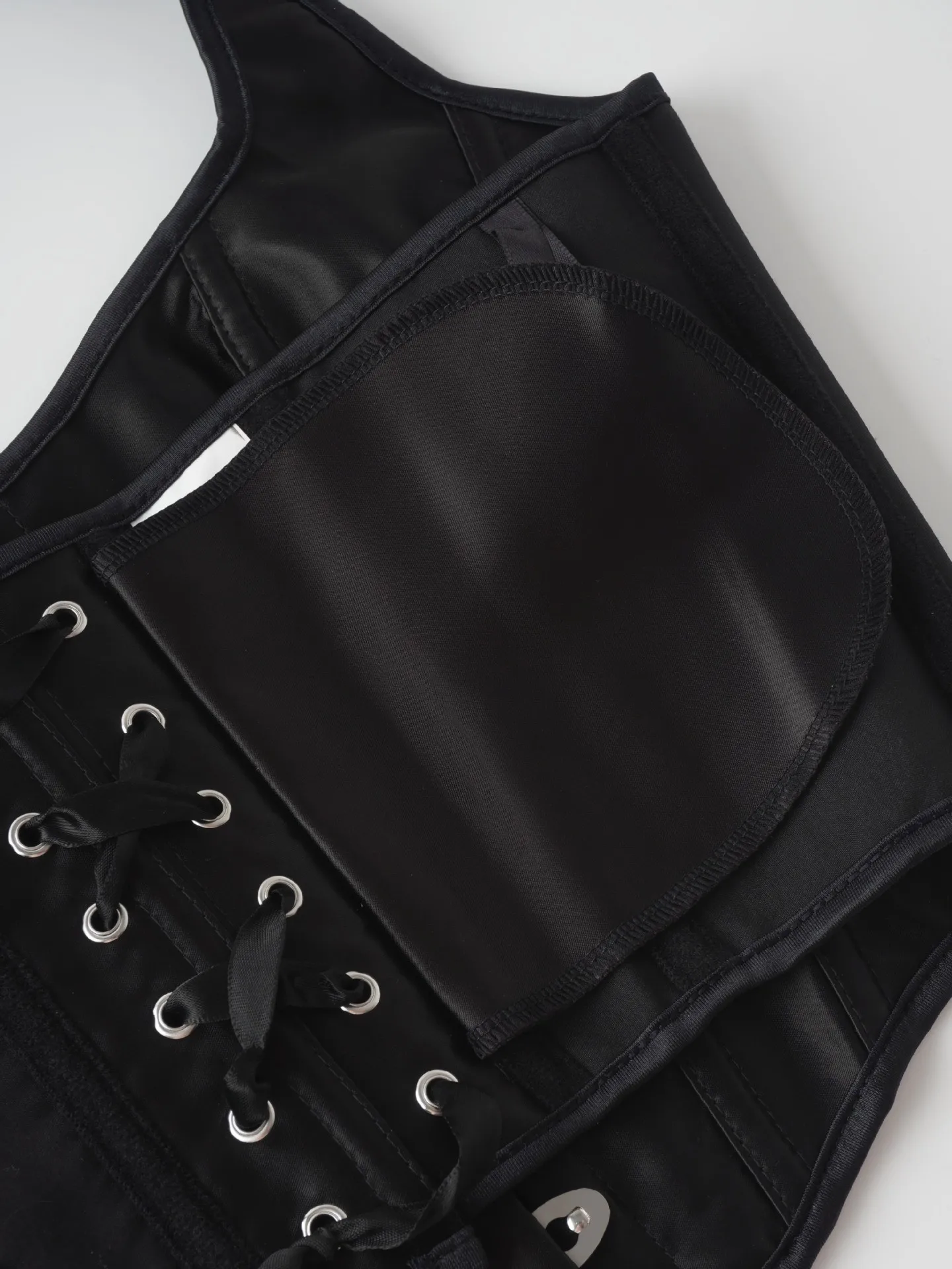 Top corsé de cuero sintético con cuello halter para mujer, con hebilla frontal, cordones en la espalda y diseño que estiliza la cintura. Bustier sexy para uso diario o en fiestas.