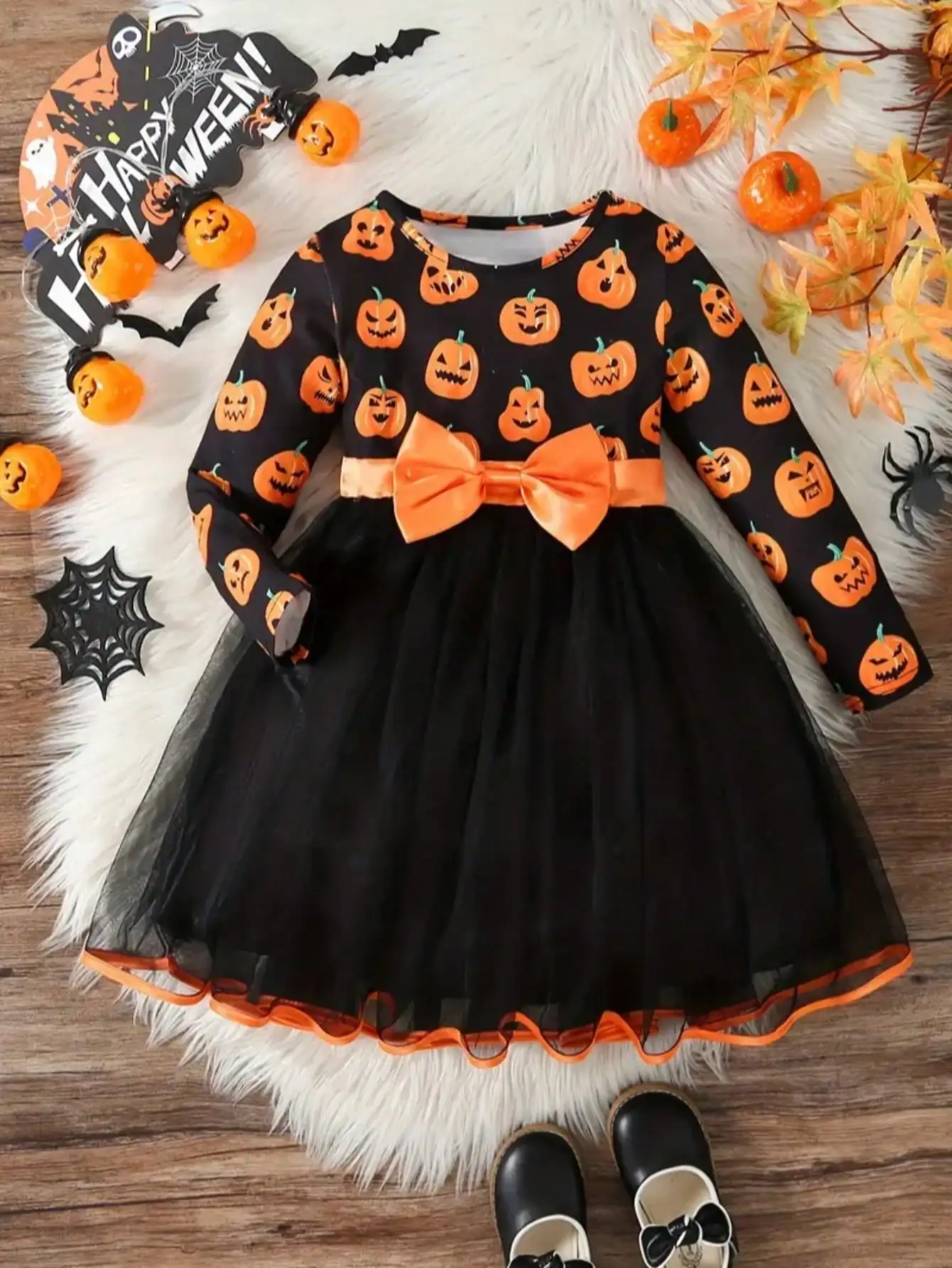 Kinder-Halloween-Kleid mit Kürbis-Geister-Muster, langen Ärmeln, Schleife, Netzstoff, mittellangem Rock und Rundhalsausschnitt – Detail 2