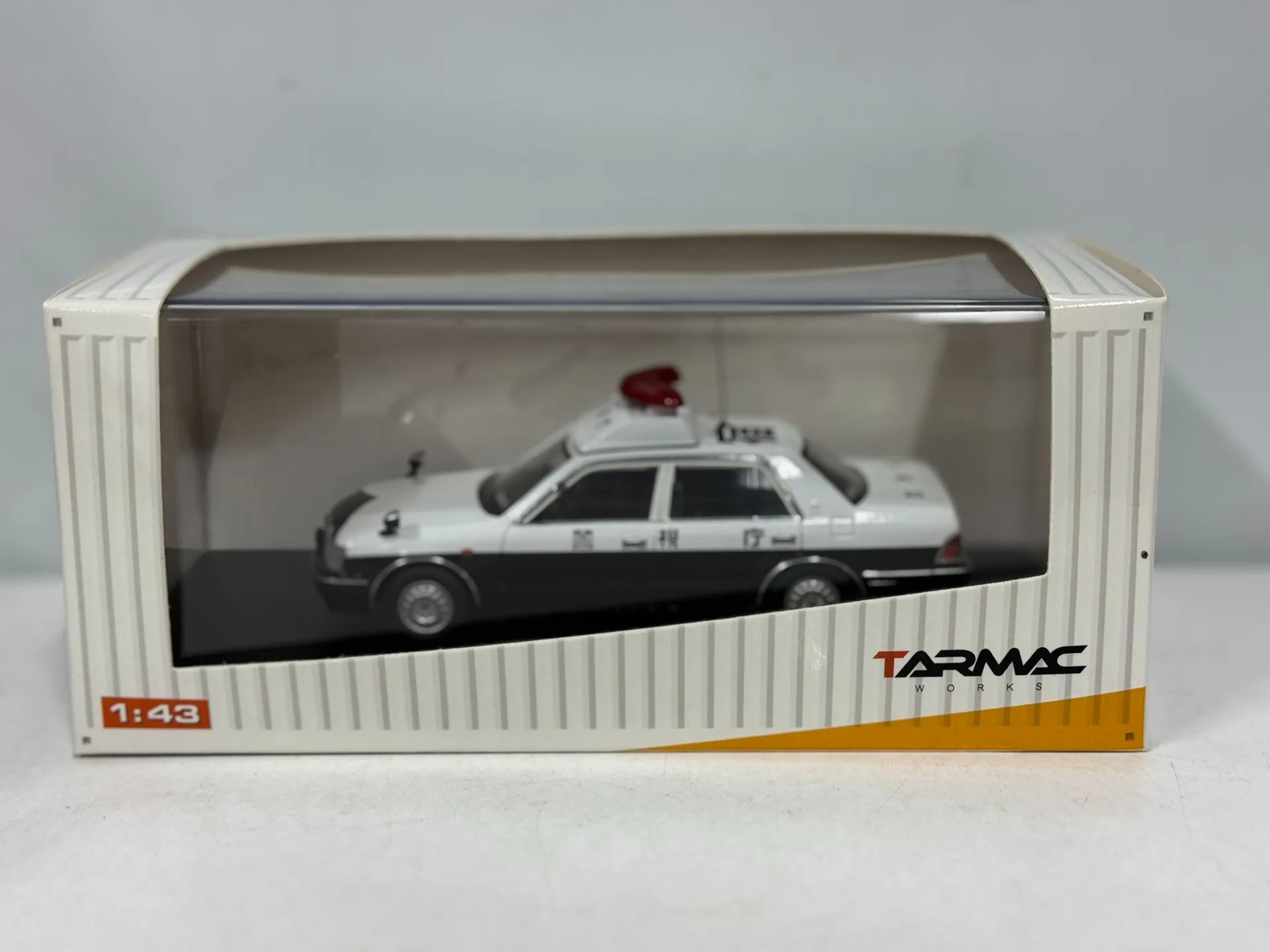 

Diecast 1/43 Scale 10th Generation Crown Police Car Alloy Car Model Collectible Toy Gift Souvenir Display Ornament