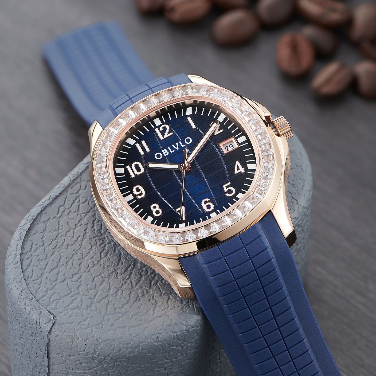 ساعة OBLVLO للرجال الفاخرة الماسية باللون الذهبي الوردي وتاريخ ميكانيكية أوتوماتيكية مقاومة للماء وحزام سيليكون أزرق رياضي FM-SL