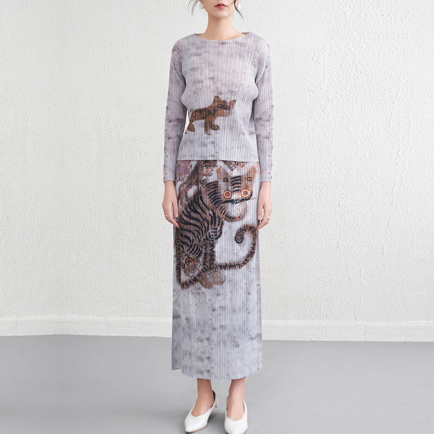 2025 New Miyake Pleated Series Women's Long-Sleeve Shirt And Straight Pleated Skirt Two-Piece Set