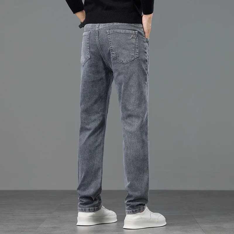 2025 Jeans elasticizzati da uomo nuovi Pantaloni dritti coreani slim tascabili alla moda autunnale Comodi pantaloni classici in denim con piedi piccoli