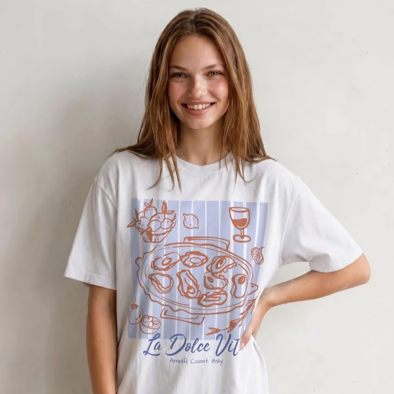 Vintage Aesthetic Graphic T‑Shirt Men Women La Dolce Vita Italian Amalfi Coast Food Art Print Crew Neck Short Sleeve Casual Tops