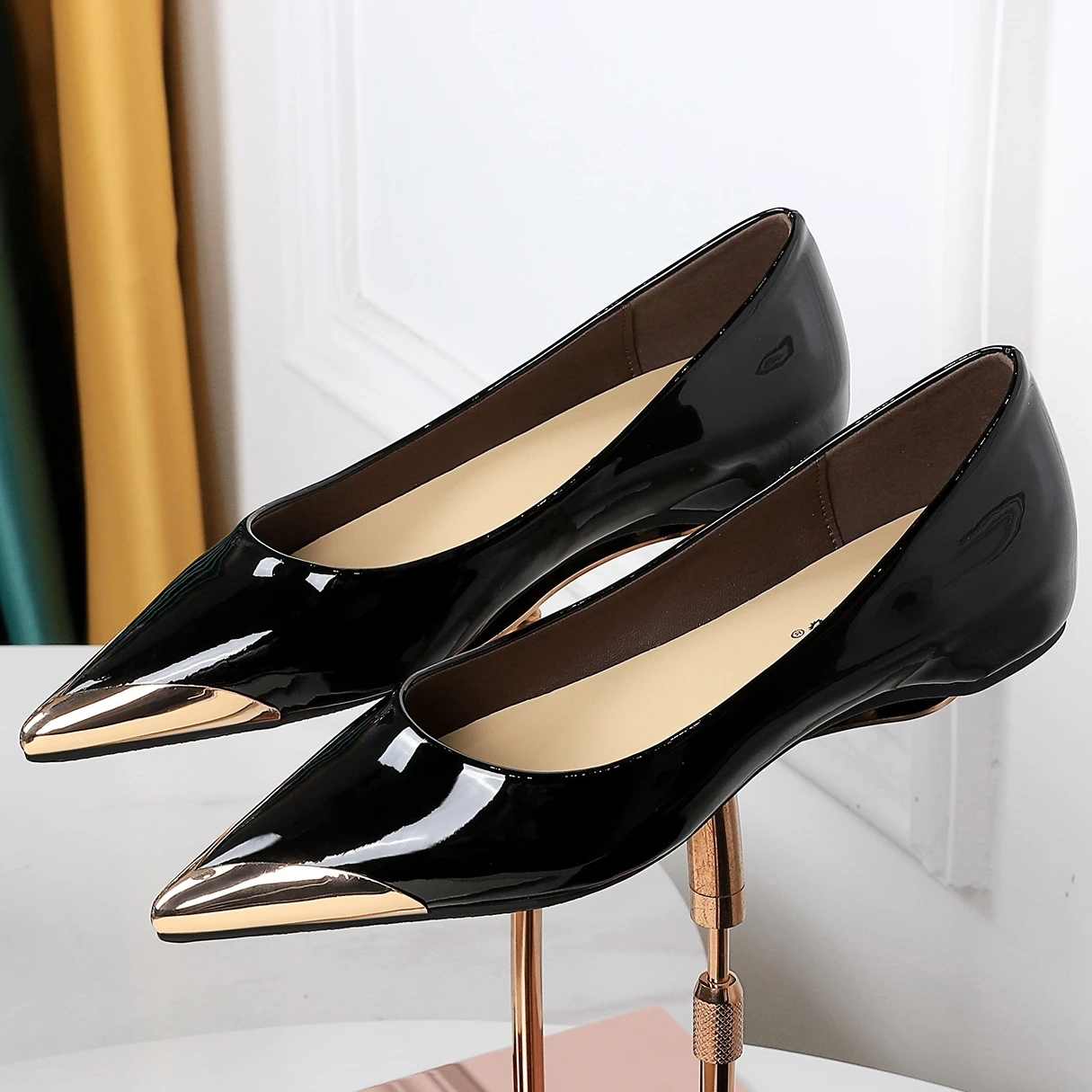 

New Fashion Spring Patent Pu Leather Banquet Black Shoes For Women Pointed Toe Nude Pumps Ladies Dress Low Hoof Heels F0003