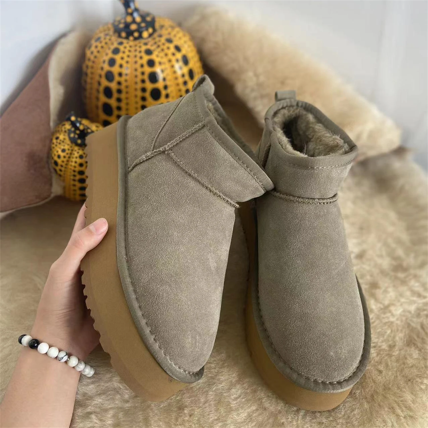 2025 New Australia Winter design mini snow boots Cow Suede Leather Women classic  Brand Ankle boots outdoors comfy sheep fur