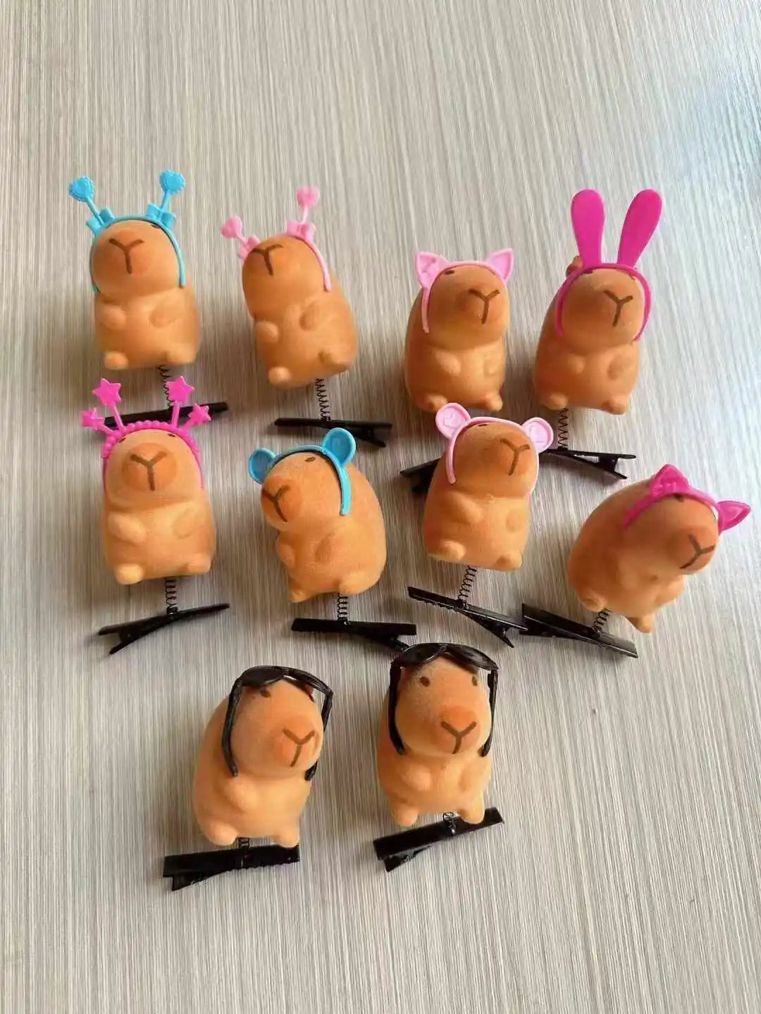 Horquilla de capibara de Anime para niña, capibara agitable Kawaii, vestido divertido, flequillo, Clip LATERAL, corazón femenino, regalo de cumpleaños, accesorios para el cabello