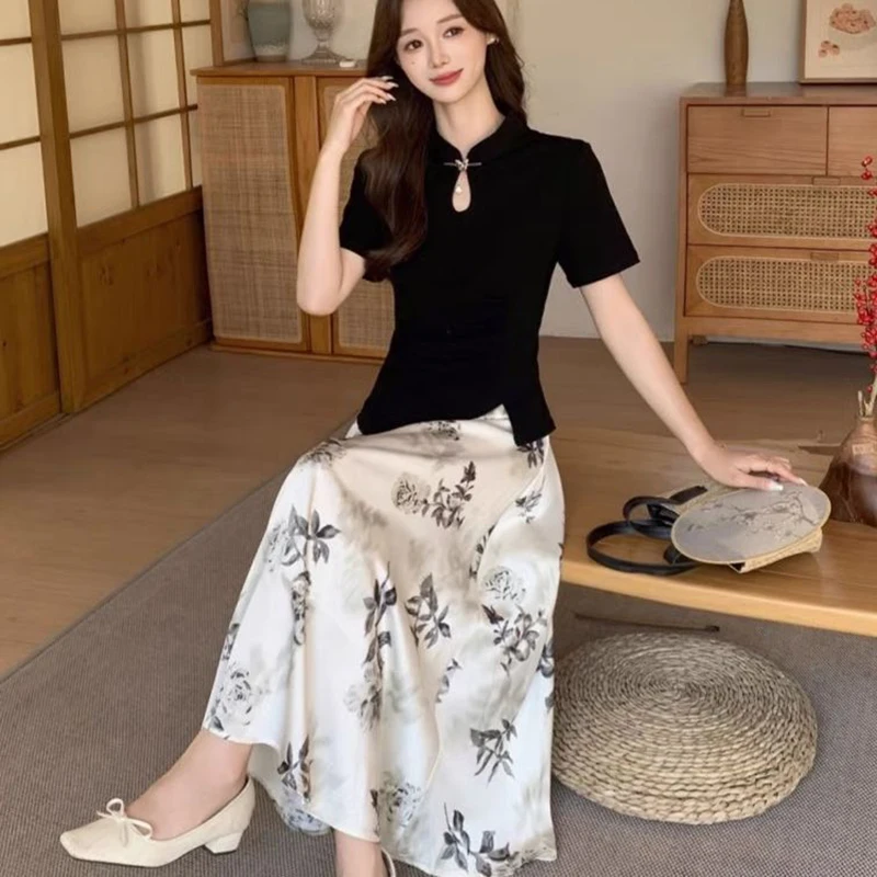 

Элегантный черный атласный комплект с цветочным принтом: миди-платье и короткий топ в китайском стиле, летний модный женский костюм-двойка