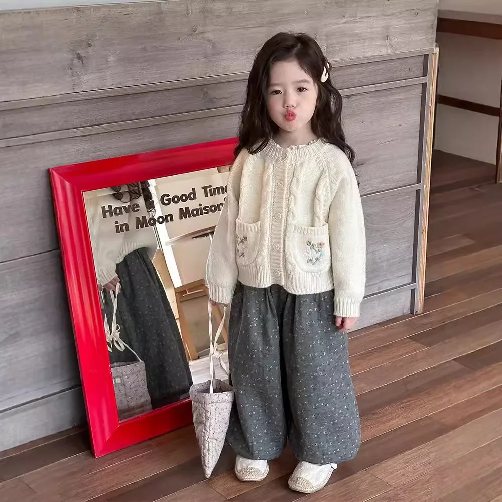 

Autumn Elegance: New Arrival Sweet Style Knitted Cardigans & Tops for Girls | Chic, Cozy & Elegant Fall Fashion for Children