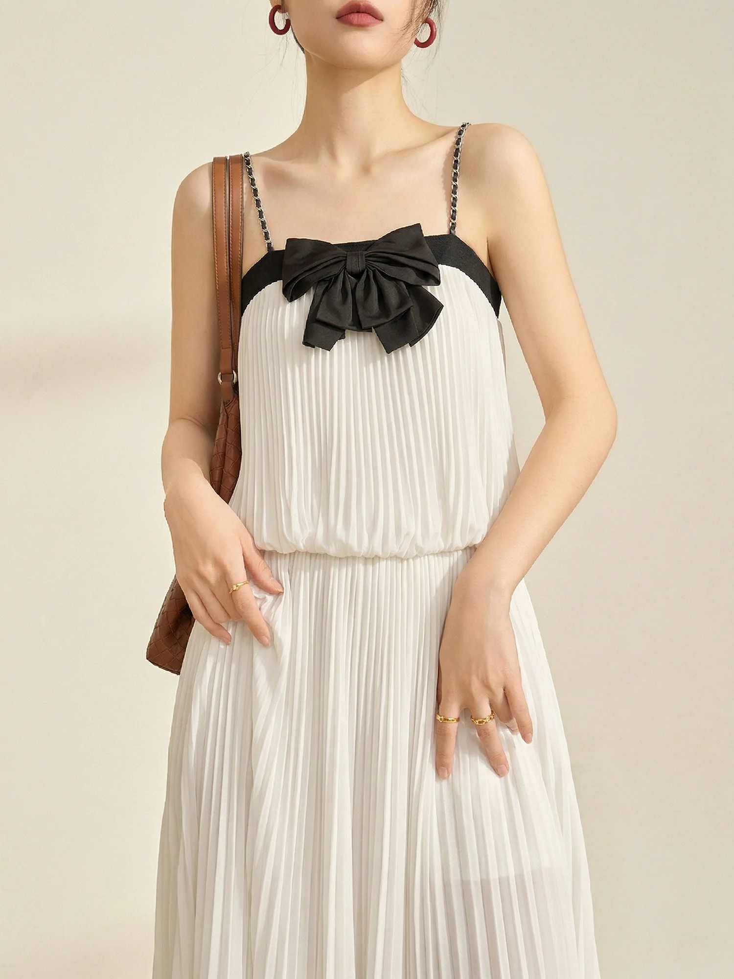 

Летнее платье Flowing Era с узловой вставкой, уникальный стиль, имитация двух частей, вырез халтер, дышащая полиэстеровая юбка