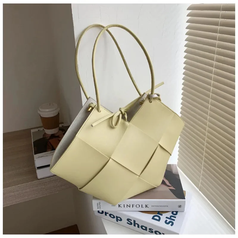 

2024 New Style Rhombic Tote Large Capacity One Shoulder, Ladies Underarm Bag, Woven Handbag Women