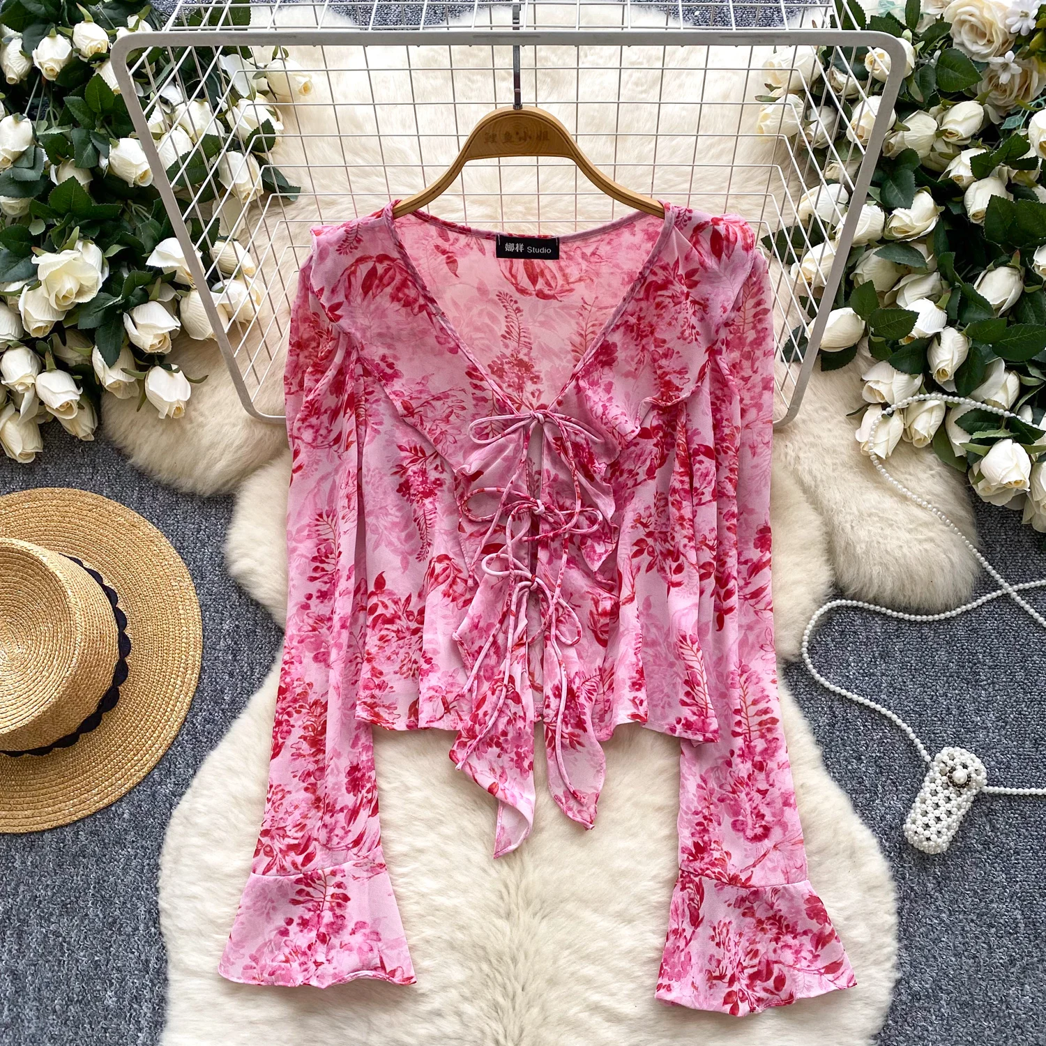 เสื้อวินเทจแขนบานคอวีแขนยาวบางสง่างามแฟชั่นผู้หญิงฮอตสวีทเสื้อผู้หญิงเสื้อผ้า