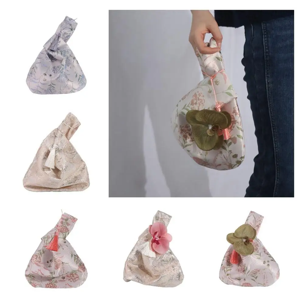 Bolsa de cosméticos con colgante de flores, bolso de estilo chino, borla, nudo, muñeca, artículo pequeño, accesorios Cheongsam