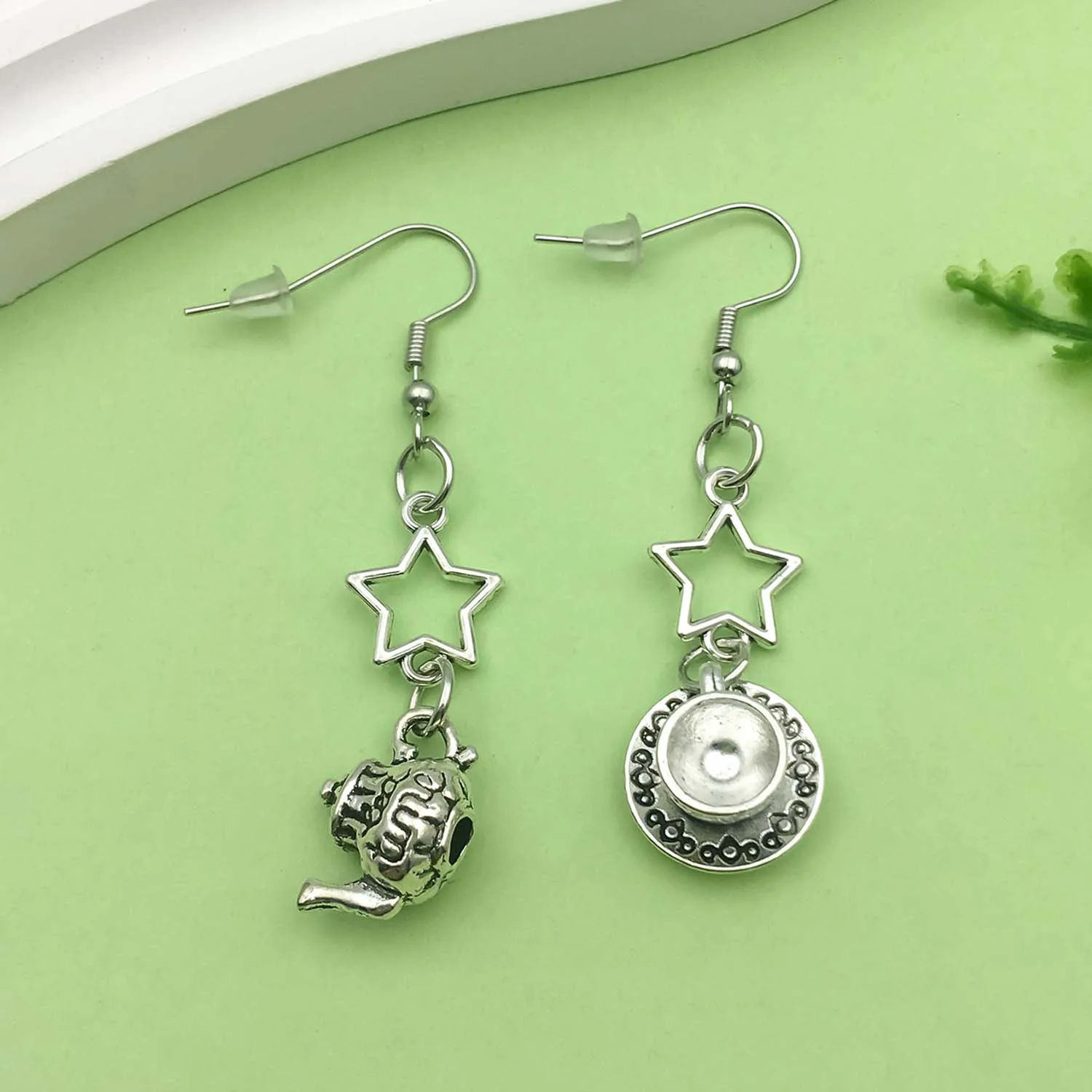 

1 пара винтажных асимметричных серег-подвесок из сплава с чайником и чашкой, ювелирные изделия, подарки для женщин и девочек