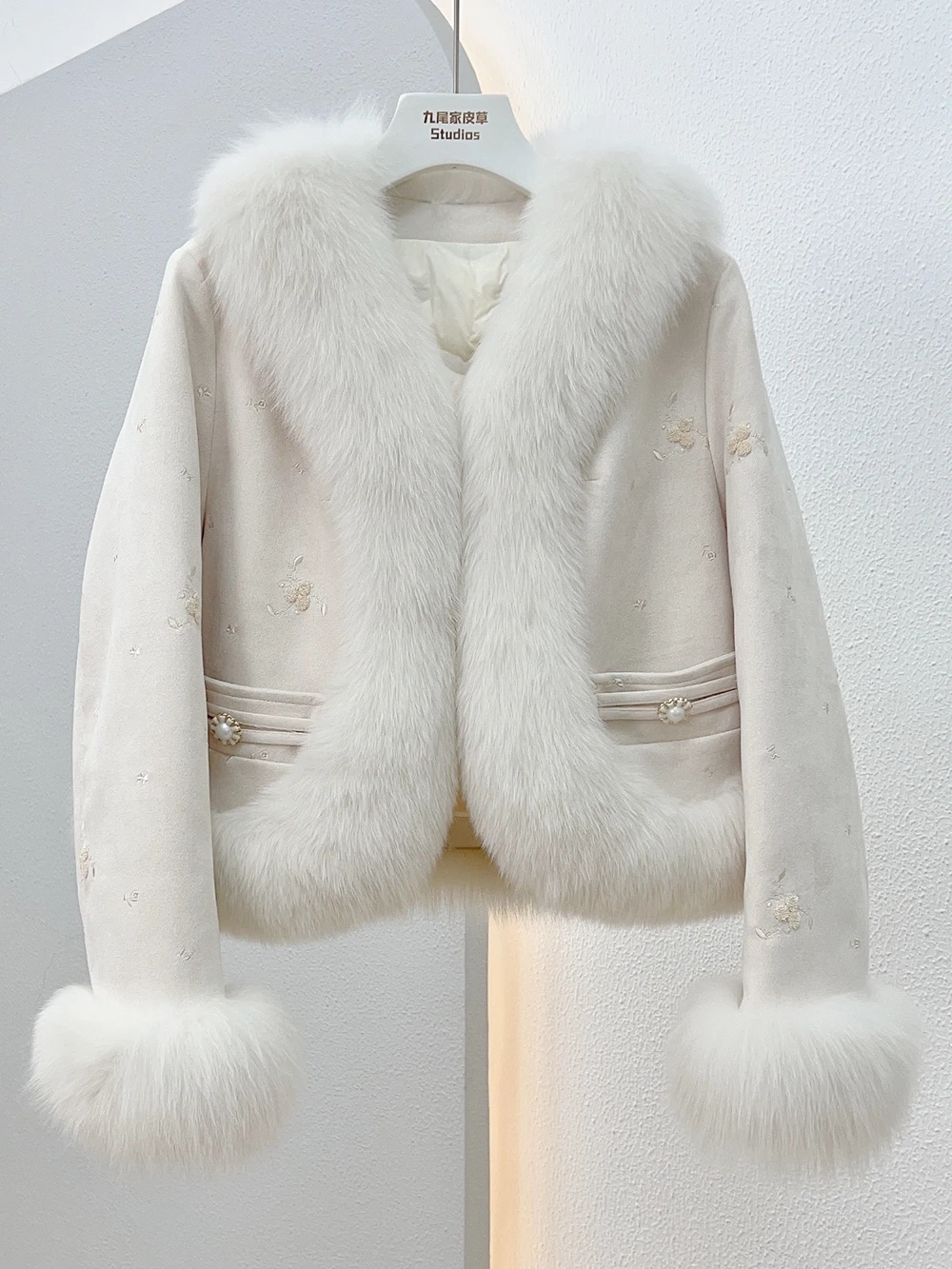 Sweet Temperament Fox Fur Fur Coat for Women 2023 Winter New Goose Down Down Feather Liner Short Long Sleeve Jacket Female