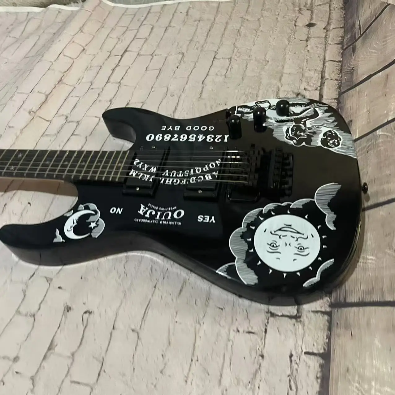 In stock, 6-chord Moon Goddess electric guitar, black hand-painted body, real shipping picture, order shipped immediately