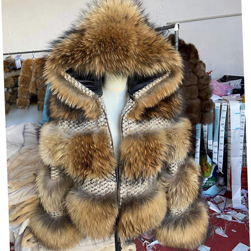 Рисунок 4 - Женская куртка с капюшоном QUEENTINA