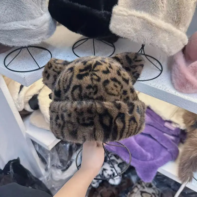 2025 nuovo cappello a secchiello in peluche con stampa leopardata retrò da donna autunno e inverno ispessito protezione per le orecchie calda imitazione capelli di visone