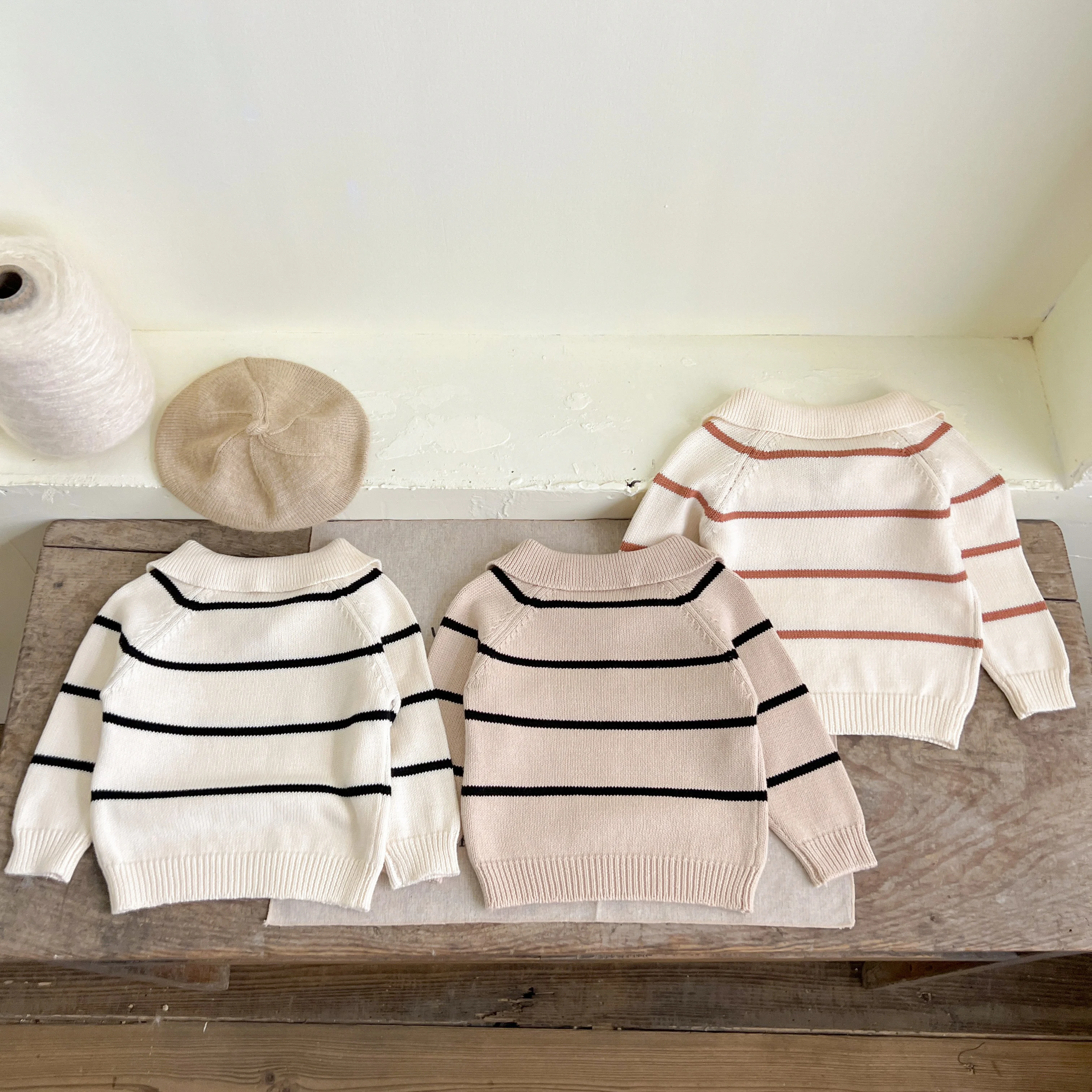 Herbstlicher, im koreanischen Stil gehaltener, neuer Baby-Pullover mit Stehkragen und Streifen, Oberteil für Jungen, gestrickter Pullover für Herbst und Winter. – Detail 3