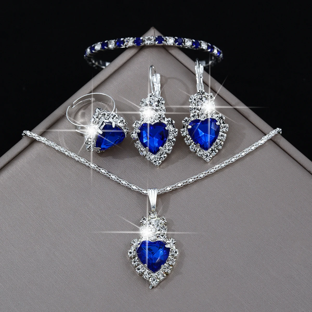 5-Piece Set of Fashionable Women's Blue Heart-Shaped Design Stainless Steel Rhinestone Jewelry Set, Including Necklace, Bracelet, Earrings, and Ring, as a Holiday Gift for Her