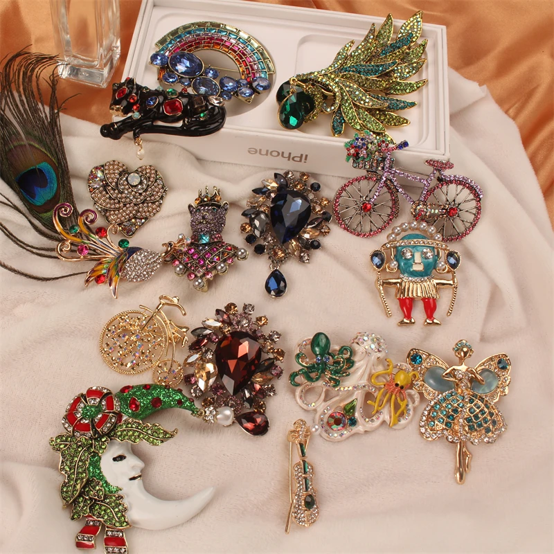 Charming Vintage Peacock Rainbow Bear Fairy Brooches Green Crystal Baroque Palace Corsage Shiny Pin Badges Party Banquet Jewelry