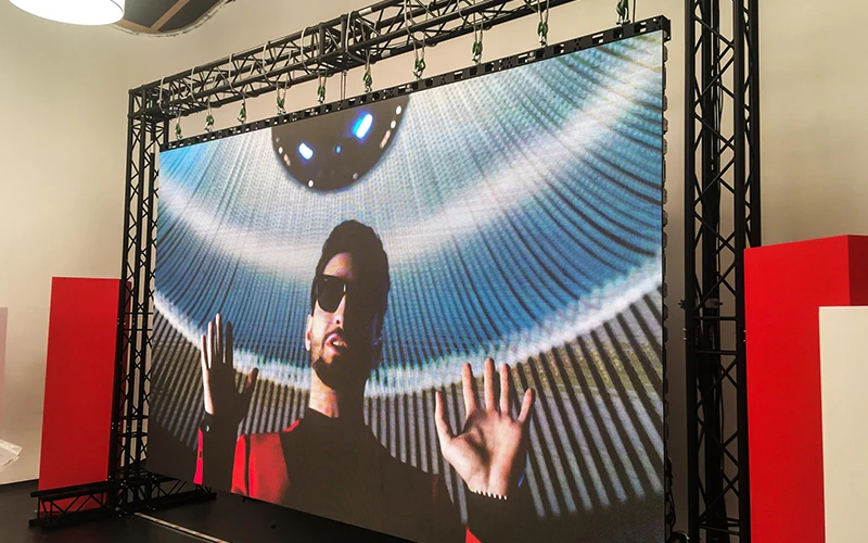P2.9 Pantalla Outdoor LED Display Cabinet Panel Die Casting Aluminum HUB PCB Rental Video Wall  ScreenHigh Refresh Rate