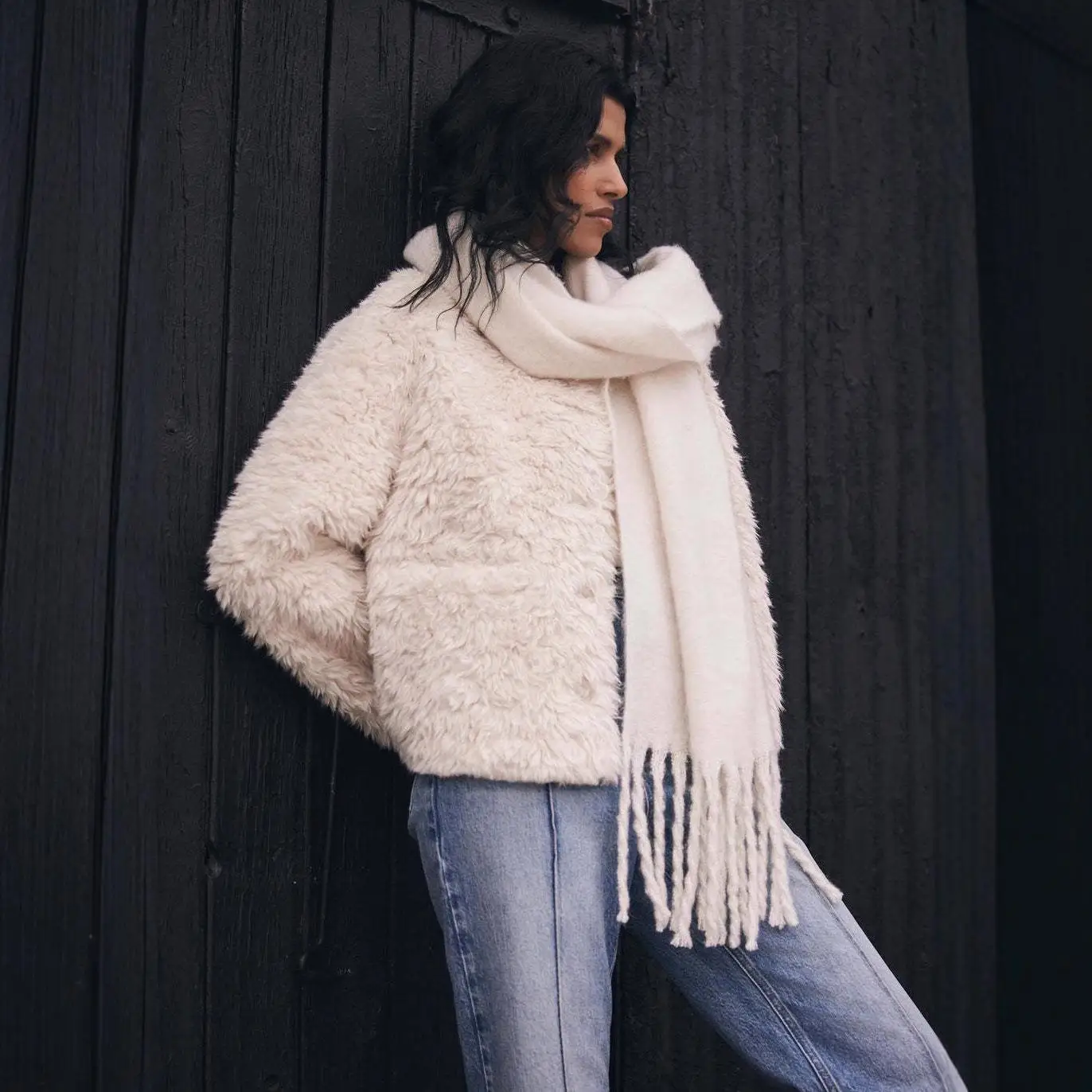 Damska zimowa ocieplana puszysta bluza codzienna luźna biała delikatna elegancka jednolita luźna odzież wierzchnia dla kobiet w średnim wieku