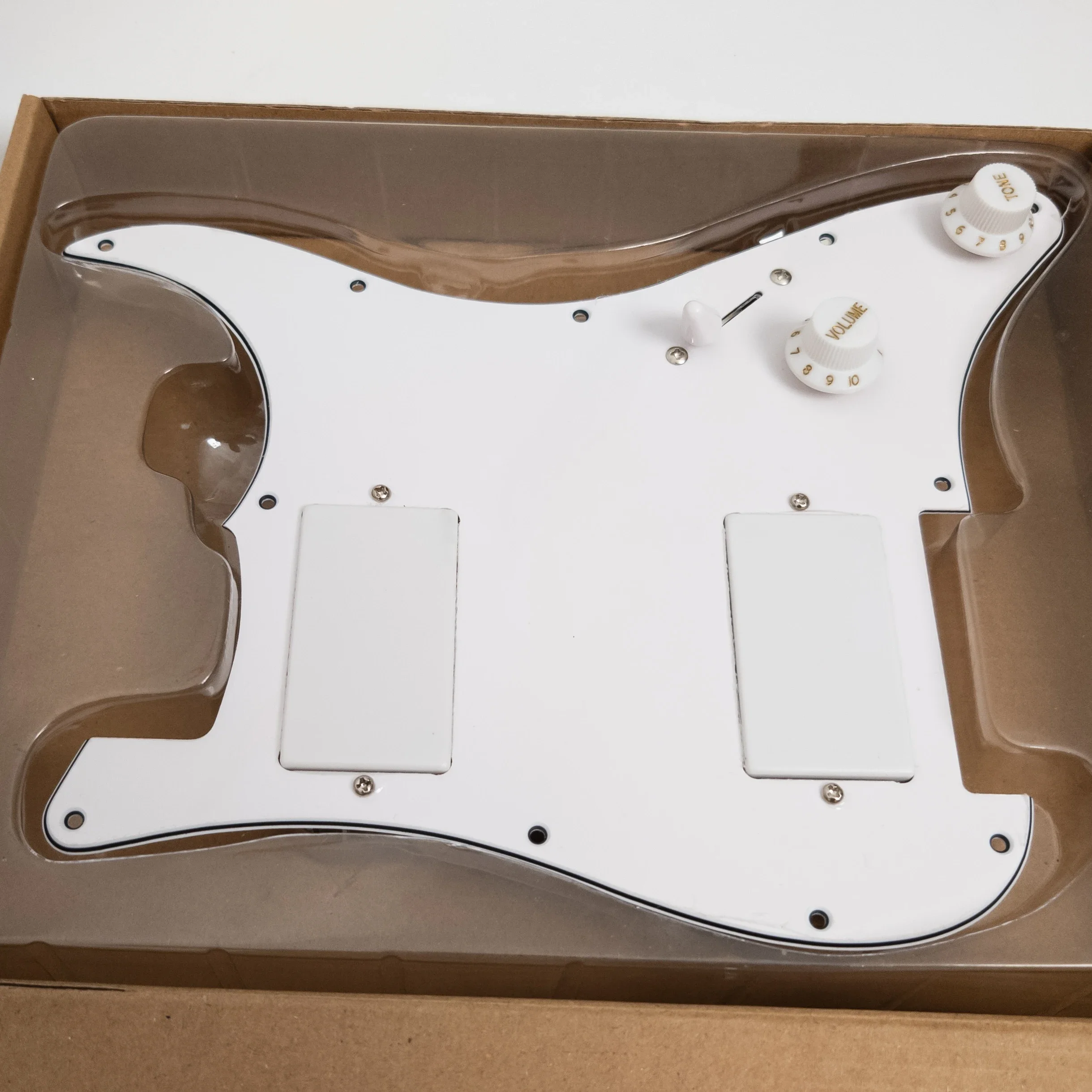 

Yumiya HH Prewired Loaded Pickguard Set with Active Alnico 5 Humbucker Pickups, 1 Volume 1 Tone, White Assembly for ST Guitar
