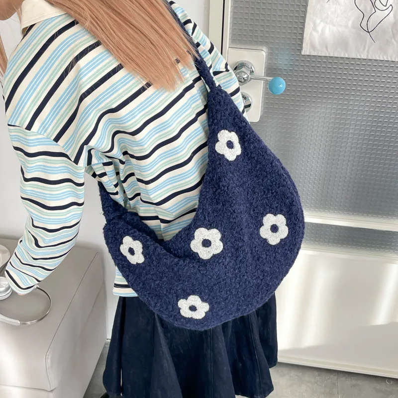 

Large Capaci Knitted Crossbody Bag Lazy Sle Flower Pattern Commuter Bag Casual Simple Moon ape Universal oulder Bag