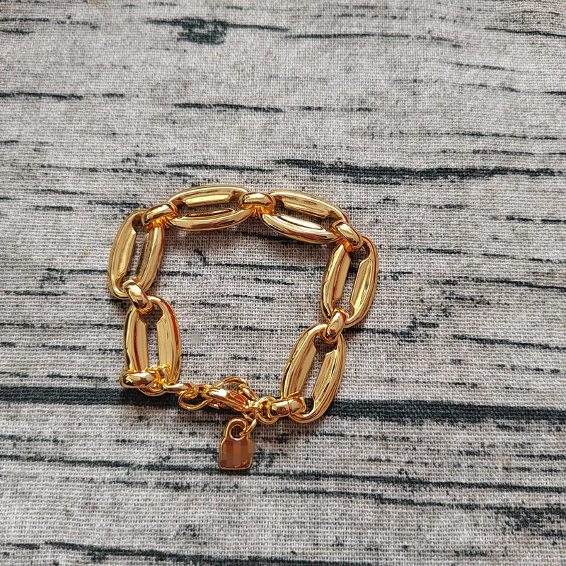 

Модный браслет в стиле ретро 2026 года, простой и стильный, подходит для повседневного и элегантного образа мужчин и женщин.