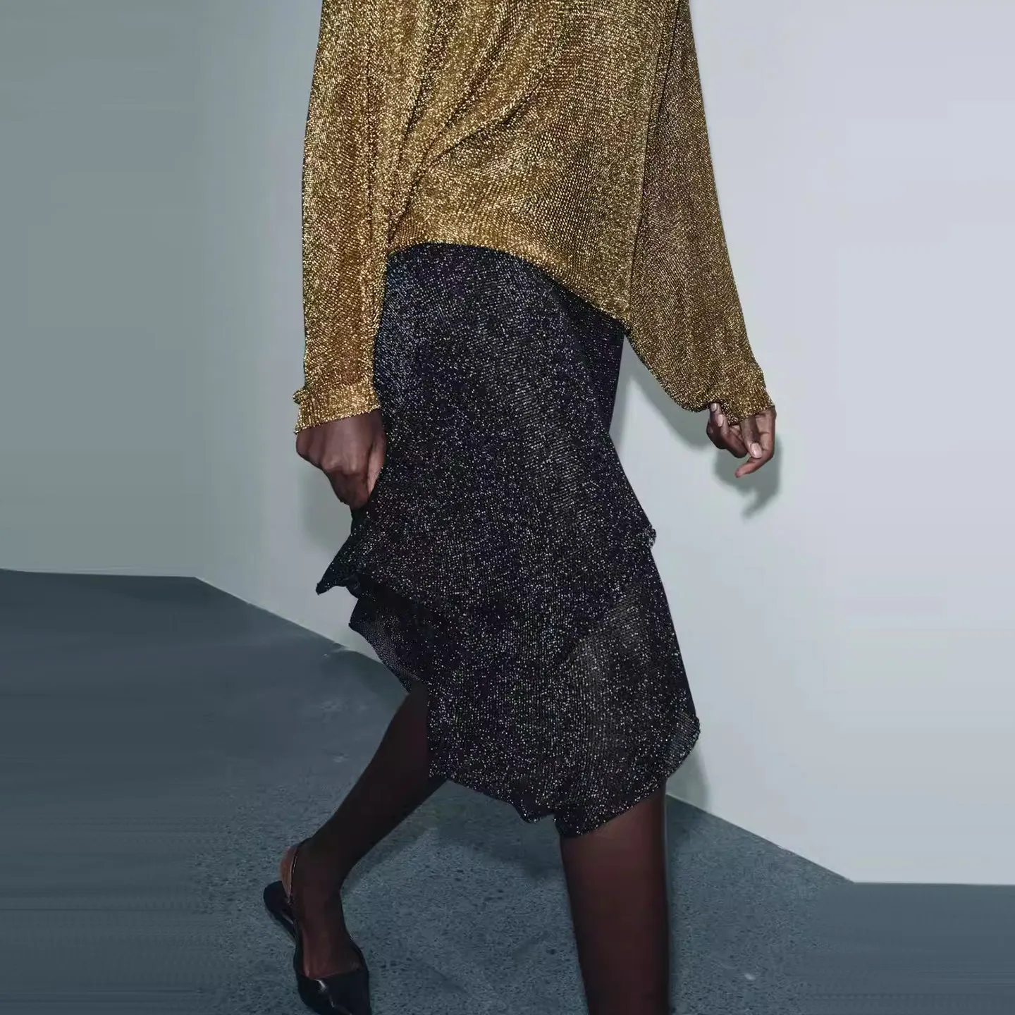 Z 여성용 중간 길이 니트 스커트 심플한 메탈 컬러 출퇴근용 캐주얼 핏 2025 신상 디자인