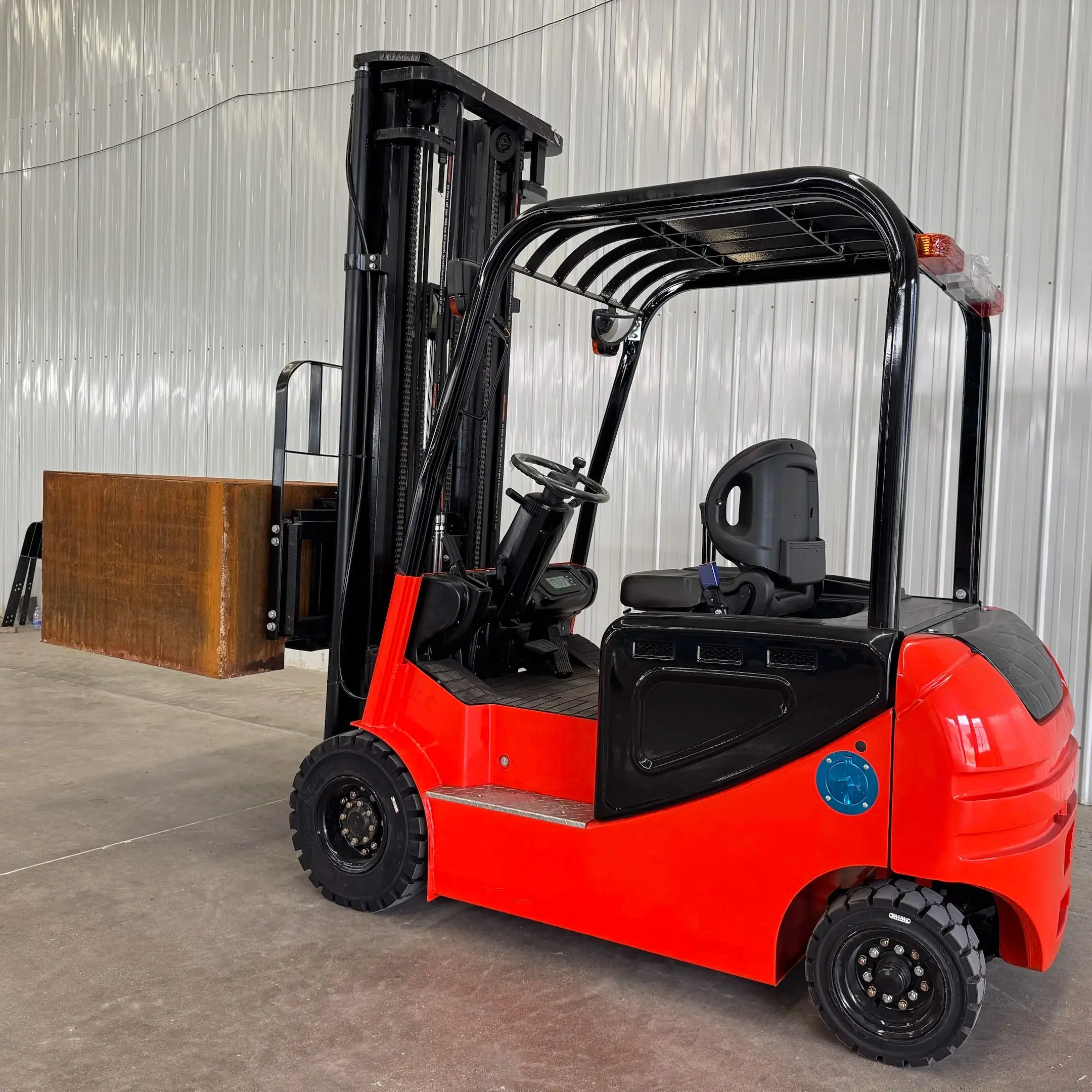 

2500kg High Lifting Capacity LPG Electric Forklift 1.5 Tonnes Load Capacity Warehouse Industrial Truck Equipment