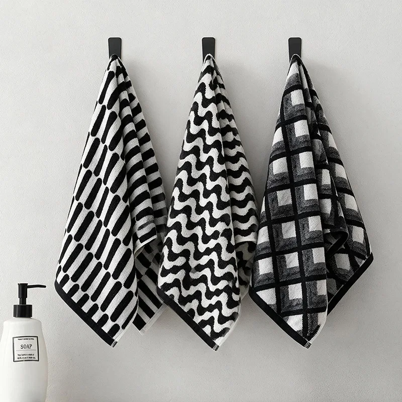 1 Piece of Towel with Random Design, Black and White Striped Towel, Black and White Contrasting Wave Pattern, Soft Household Towel for Wiping Face, Suitable for Various Occasions, a Great Gift Option