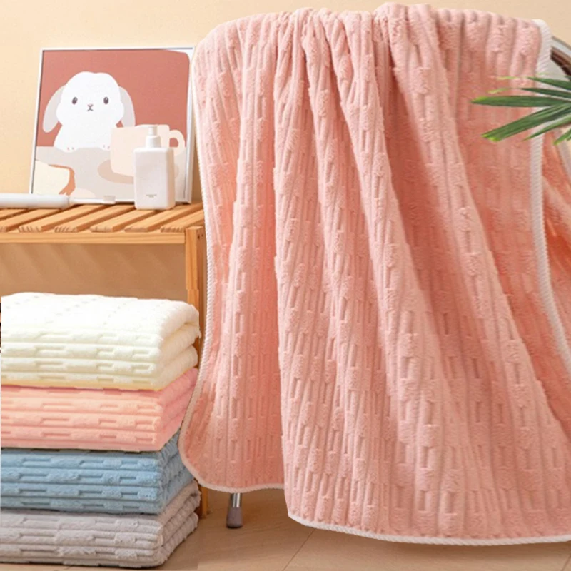 

Bath Towel Made of Bamboo Fiber and Coral Fleece for Home Use, Absorbent, Enlarged, Thickened, Quick-Drying, and Lint-Free