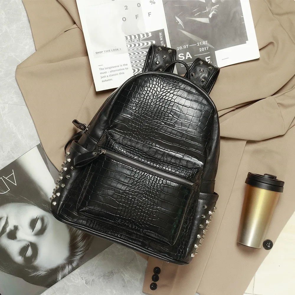 Crocodile Pattern Rivet Backpacks, Trendy and Spacious Computer Bags for Students, Casual Backpacks