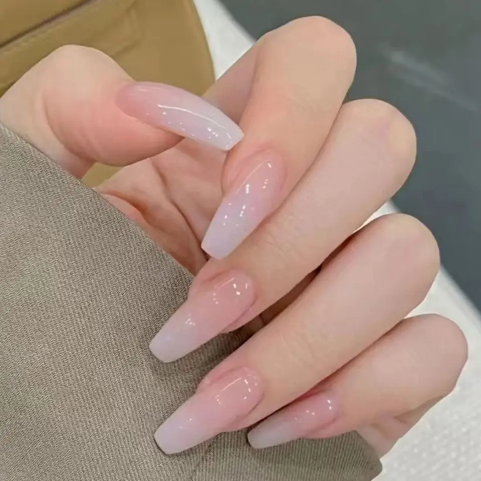 24 piezas de uñas postizas con pegamento, color blanco lechoso y degradado rosa, largas en forma de ataúd, cubierta completa 3