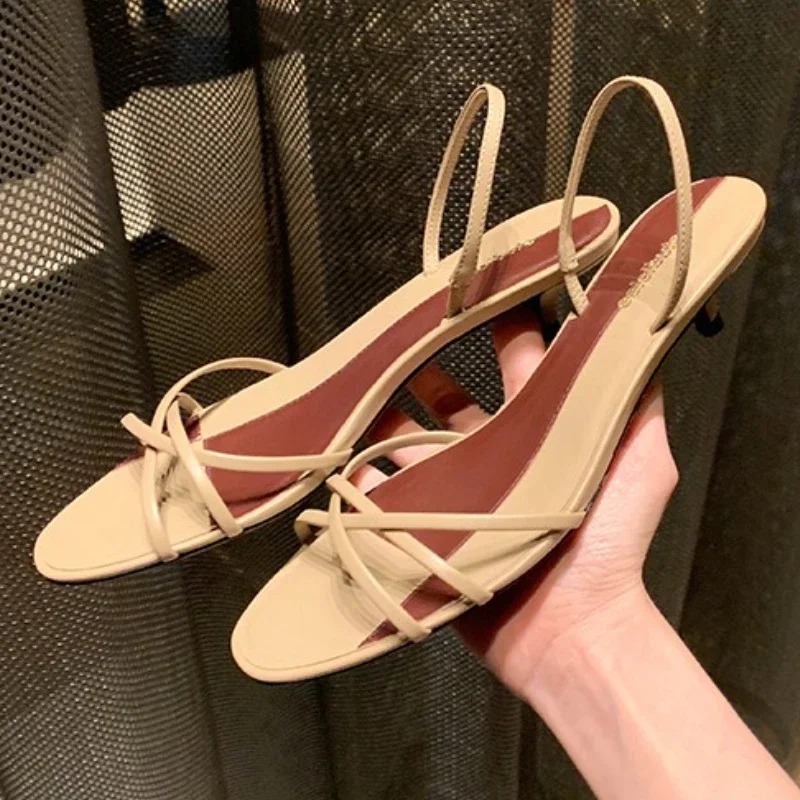 

Элегантные брендовые сандалии на каблуке с перекрестной завязкой, женские модные сандалии с острым носком в стиле пэчворк, сексуальные пляжные сандалии с открытым носком