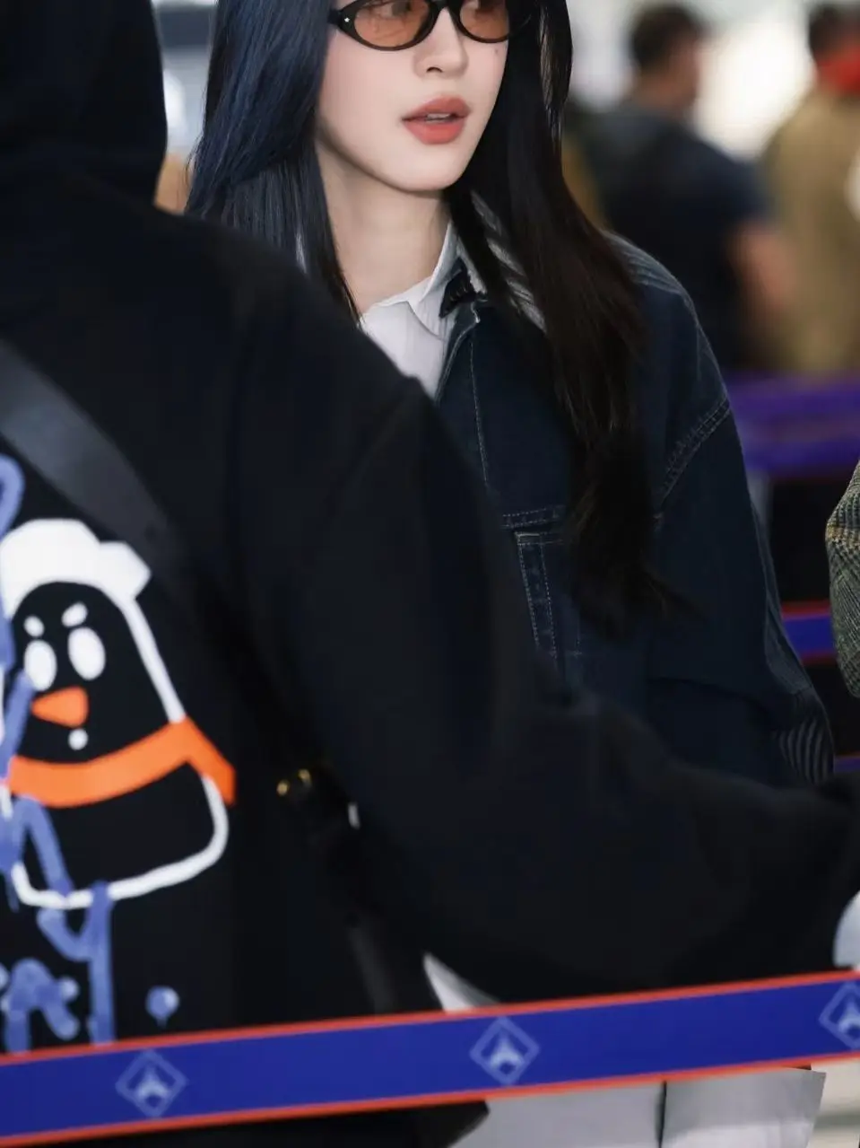 سرنا LingOrm نفس هوديي رسالة مطبوعة جولة الرقبة البلوز فضفاضة طويلة الأكمام هوديي Orm Kornnaphat #4