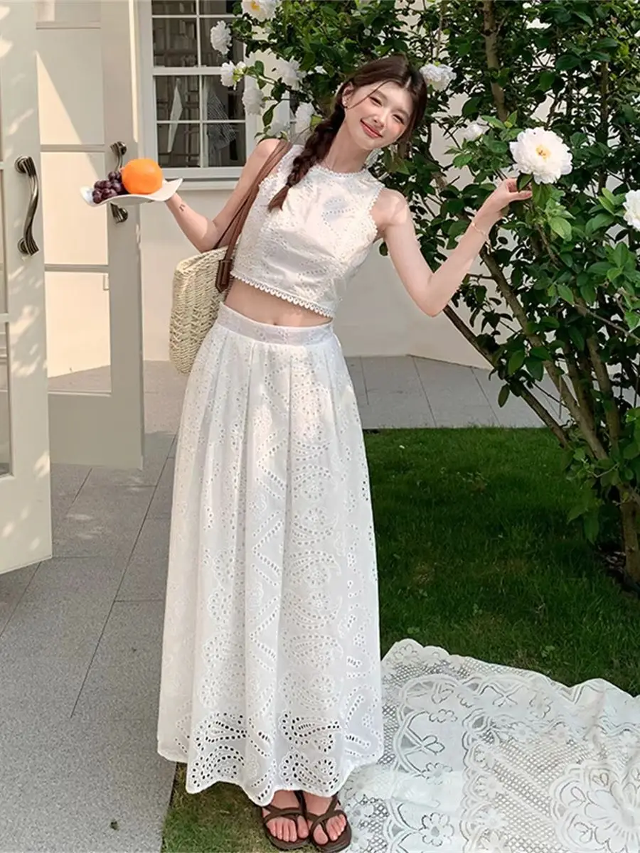 

Summer Vacation Holiday Solid Embroidery Two Piece Set for Women O Neck Sleeveless Cropped Top High Waist Slim Skirts Set Female