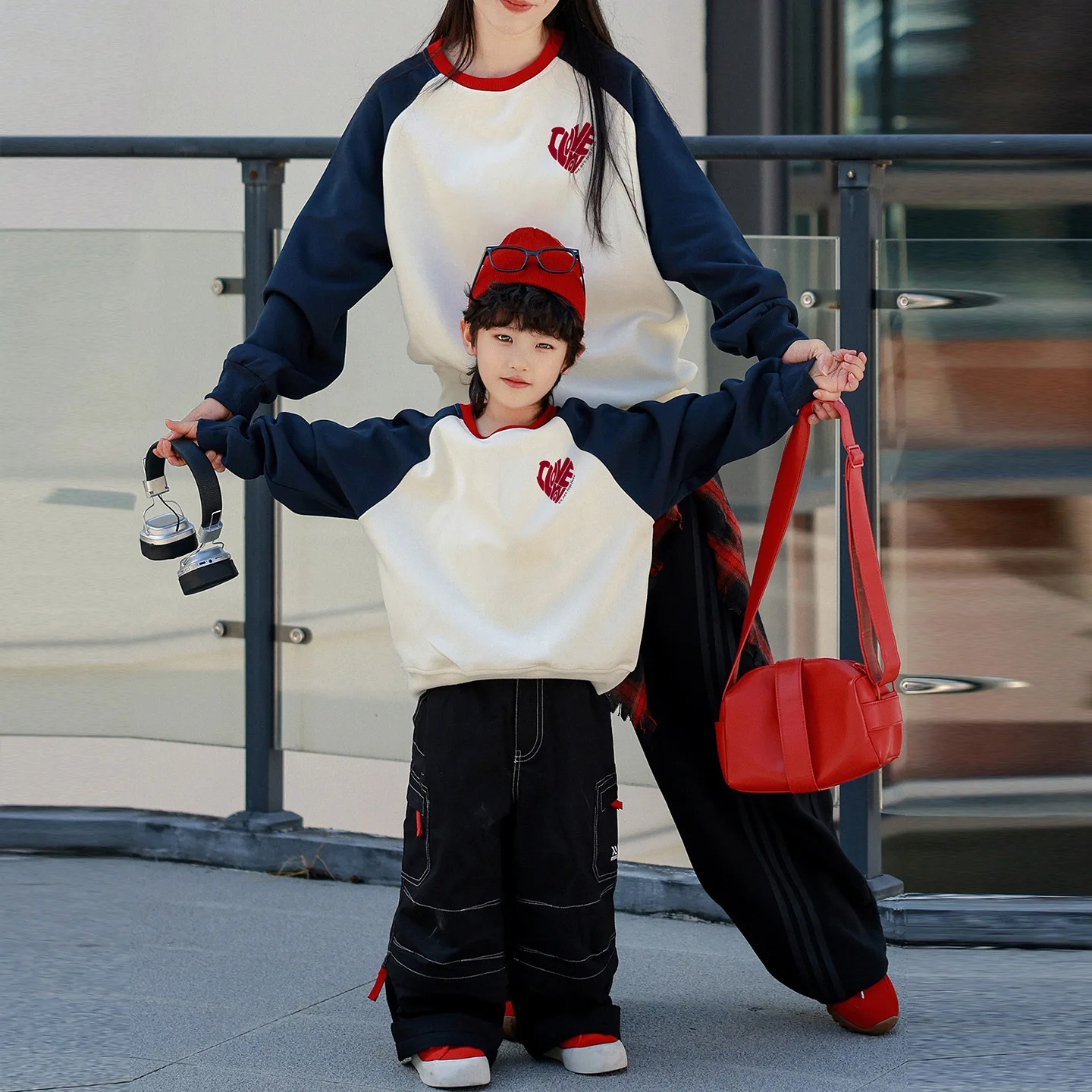 

2025 Spring Autumn Family Matching Sweatshirts Parents and Kids Tops Cute Letter Print Outfit Korean Style Soft Cotton Casual