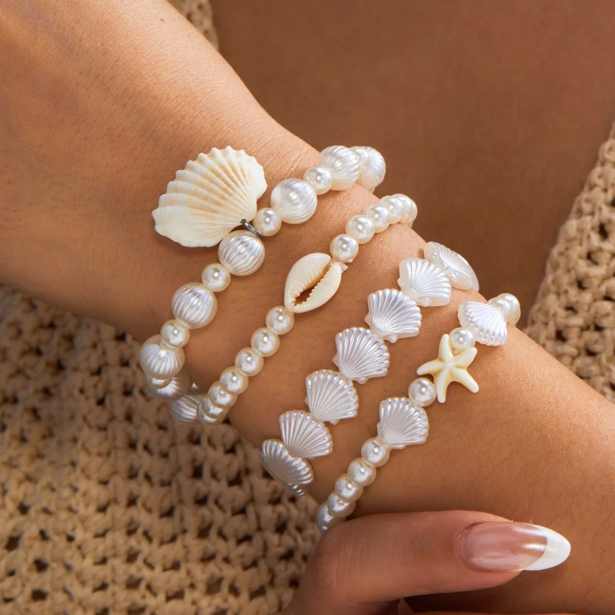 Mehrlagige Sommer-Armbänder aus Kunstharz mit Seesternen, Muscheln und simulierten Perlen für Damen und Herren, stapelbare Armbänder im Ozean-Stil. – Detail 14